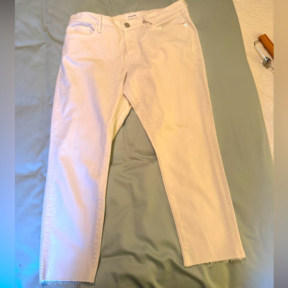 Frame cream cropped Frayed Hem Jeans. NWT
